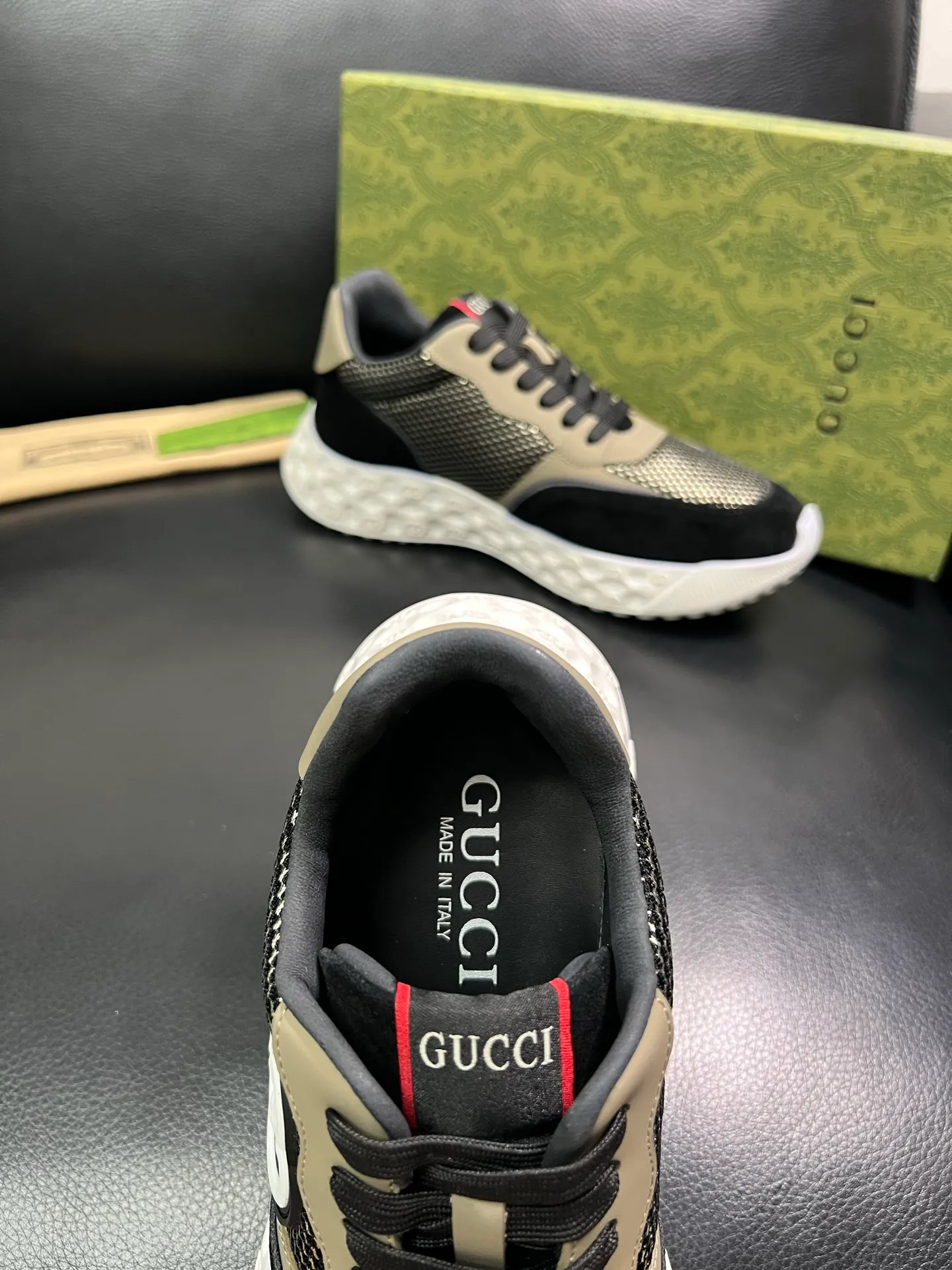 Men's shoes 💰780 Gucci top purchasing agency Gucci counter synchronization. Original factory configuration imported cowhide from Italy with mesh fabric, high-quality splicing and complex craftsmanship, imported cowhide lining, sole: original factory specially provided original sole super comfortable, original factory with single goods high quality, welcome to compare, code number 39-44 (customized 38 45) 85856